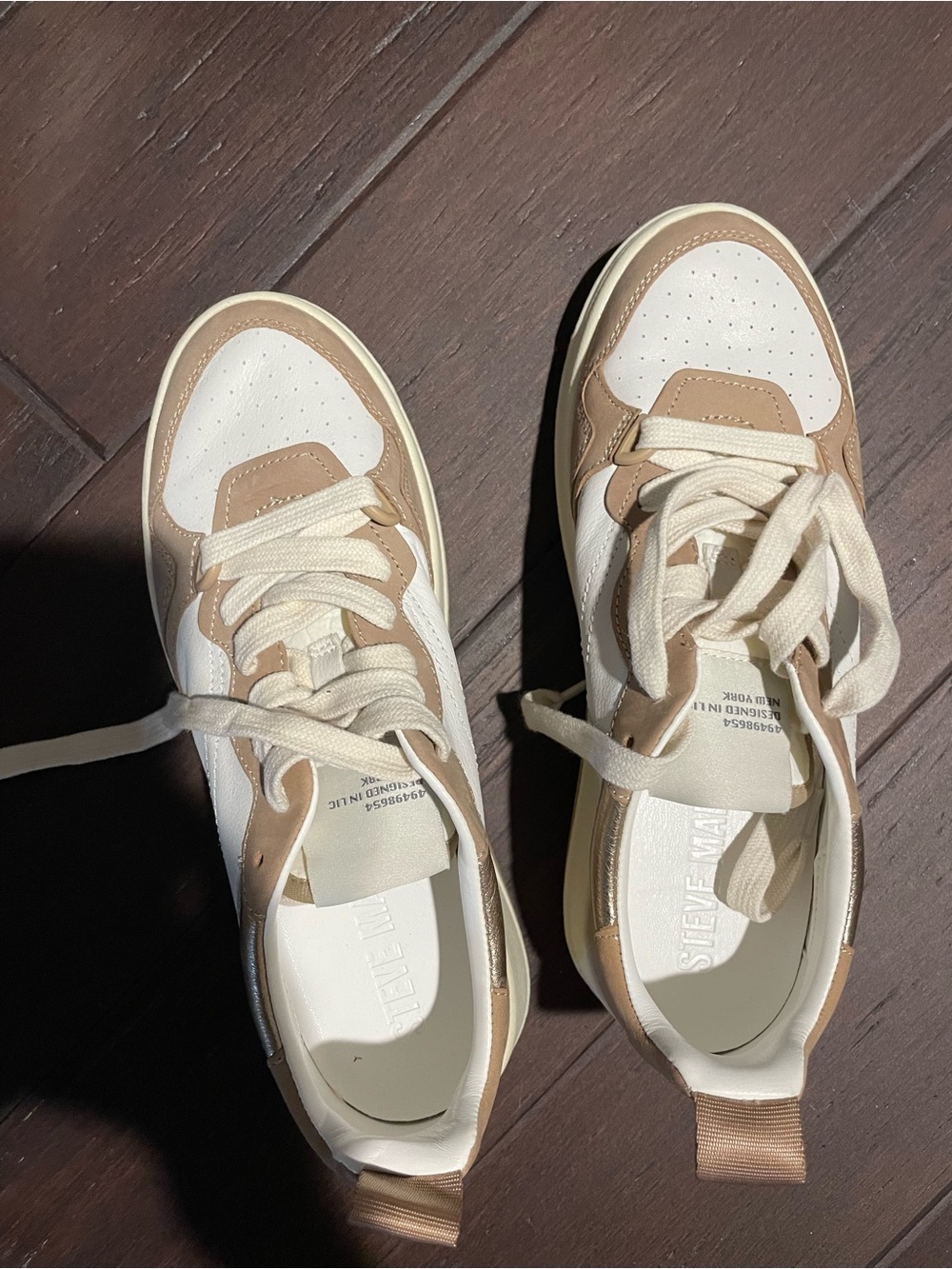 Steve Madden Cream and Tan Low-Top Sneakers